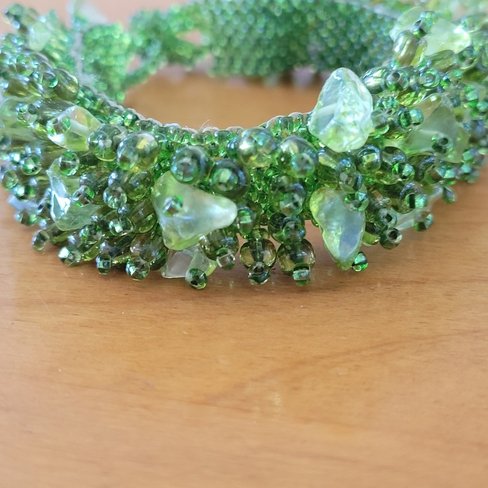 Green Seed Bead Cluster Stretch Bracelet Chip Fringe Boho 2.5 Inch 29g